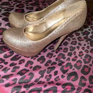 High heel pumps 👠